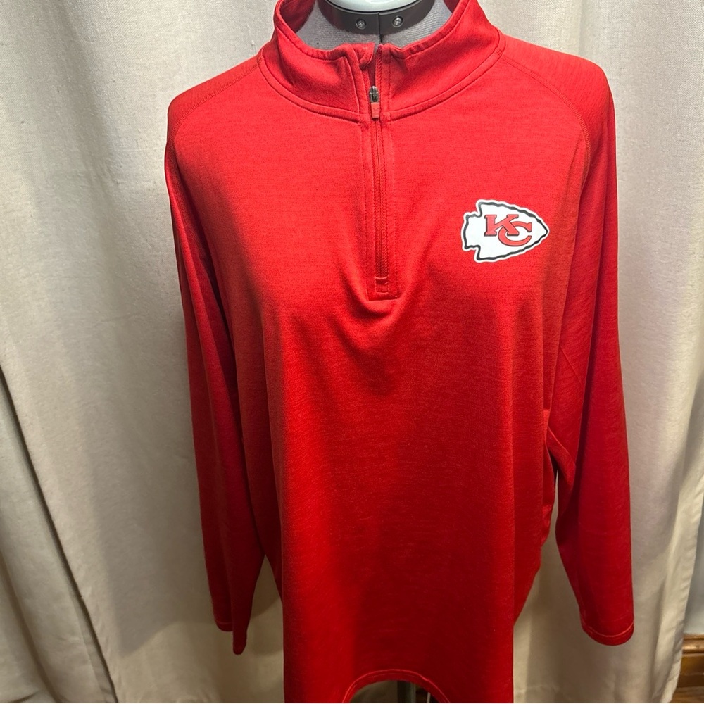 Under Armour Red HeatGear Pullover